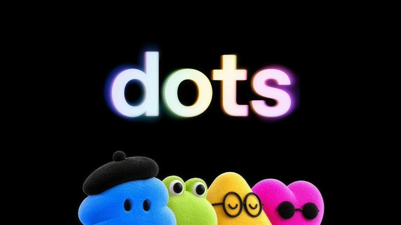 OpenAI dots logó szivárványos fényben, alatta a plüss dots karakterek